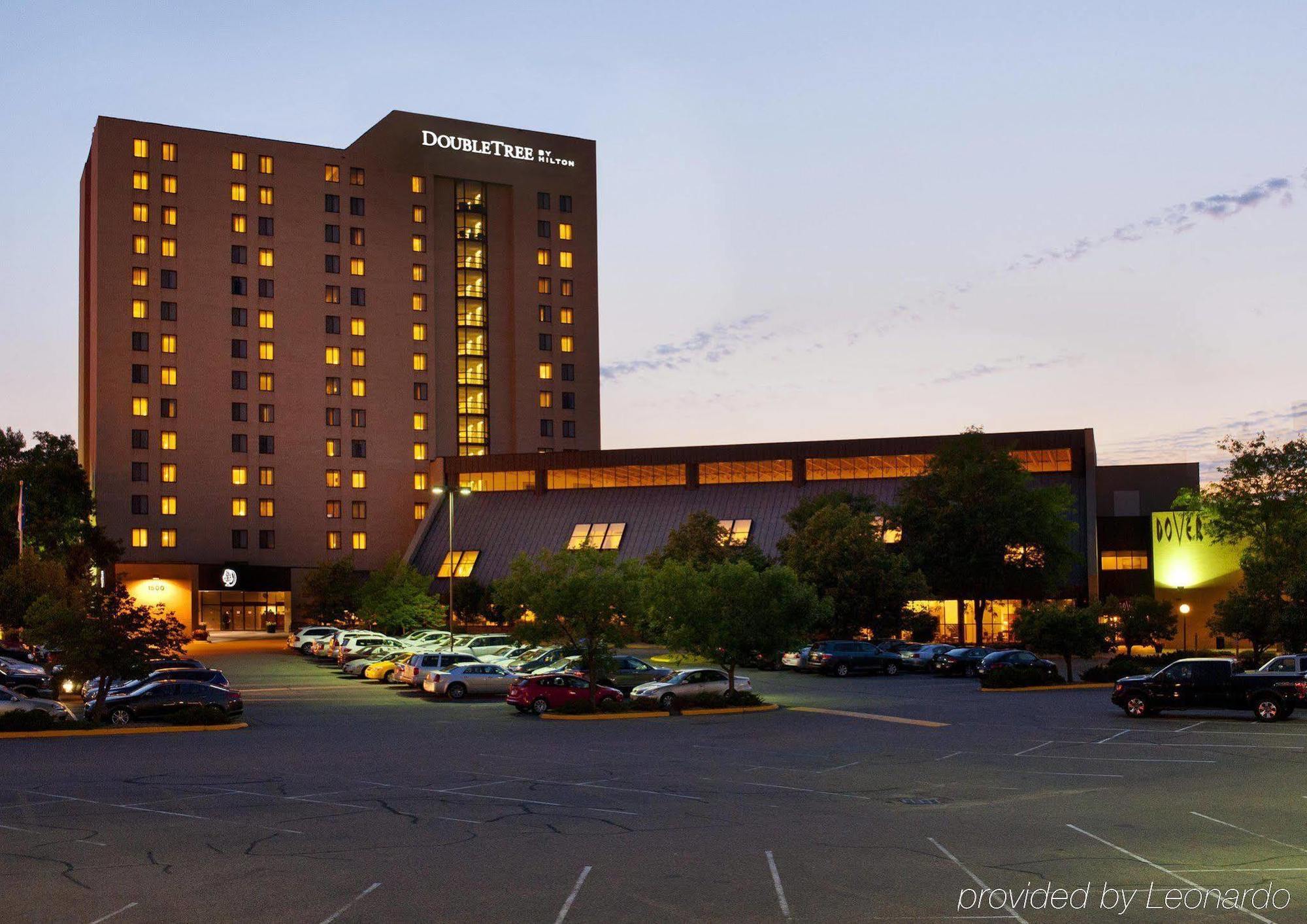 Doubletree By Hilton Minneapolis Park Place Saint Louis Park Exterior photo